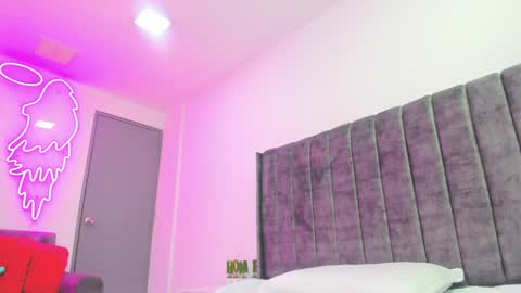 evelin__thompsson online show from 11, 4, 2026