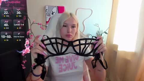 Snapshot of evelinalu chatting on 25, 7, 2026 Evelina online show from 25, 7, 2026