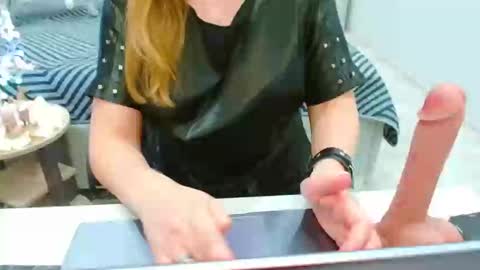 Snapshot of evelove33 chatting on 19, 4, 2026 evelove online show from 19, 4, 2026
