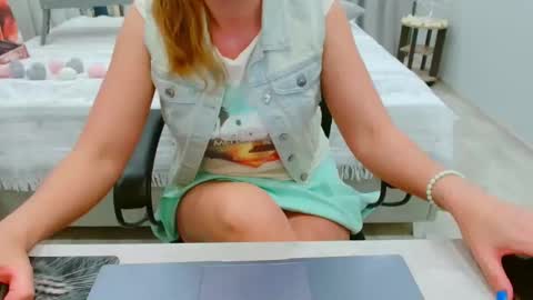 Snapshot of evelove33 chatting on 16, 5, 2026 evelove online show from 16, 5, 2026
