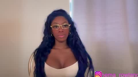 E V E L Y N  online show from 21, 12, 2024