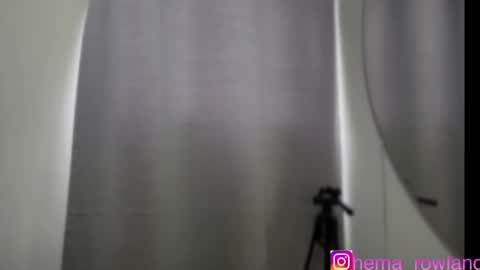 E V E L Y N  online show from 6, 1, 2025