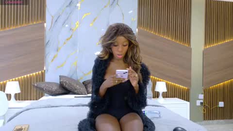 E V E L Y N  online show from 20, 11, 2025