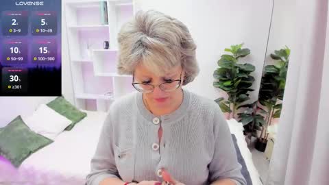 Evelyn online show from 4, 12, 2025