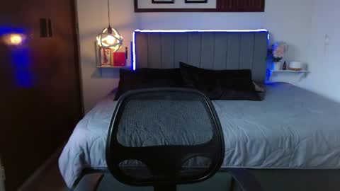evelynn_fox_ online show from 27, 7, 2026