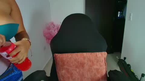 Snapshot of evemilk chatting on 11, 6, 2026 evelin 3 online show from 11, 6, 2026