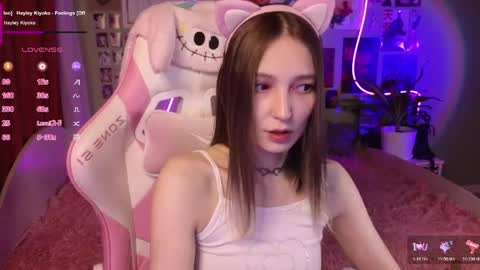 Snapshot of evie_rosen chatting on 8, 5, 2026 Evie online show from 8, 5, 2026