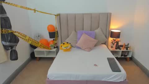 evvaa_moon online show from 8, 10, 2025