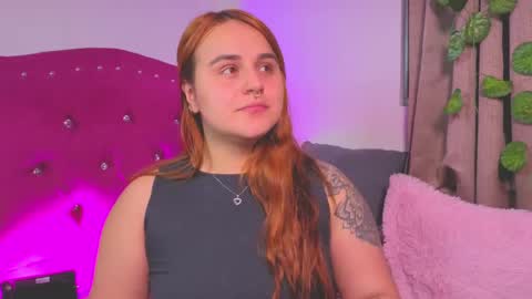 Snapshot of evy_orange1 chatting on 26, 9, 2025 EVY online show from 26, 9, 2025