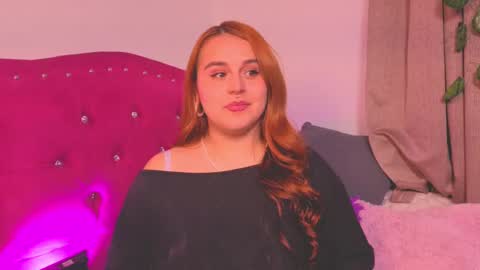 Snapshot of evy_orange1 chatting on 28, 9, 2025 EVY online show from 28, 9, 2025