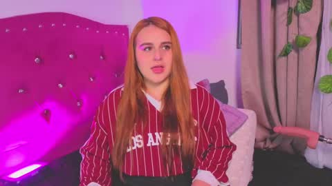 Snapshot of evy_orange1 chatting on 29, 9, 2025 EVY online show from 29, 9, 2025