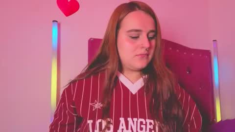 Snapshot of evy_orange1 chatting on 19, 10, 2025 EVY online show from 19, 10, 2025