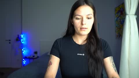 ewelynscott online show from 3, 12, 2025