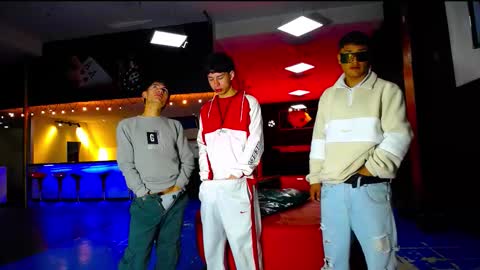 extrangers online show from 27, 10, 2025