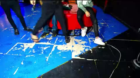 extrangers online show from 2, 11, 2025