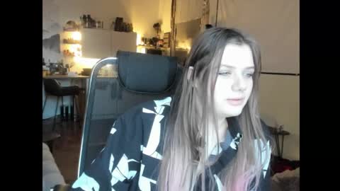 Snapshot of eyes_say_yes chatting on 5, 2, 2026 Yara online show from 5, 2, 2026