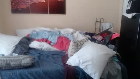 Snapshot of eyeswall0w chatting on 13, 10, 2025 eyeswall0w online show from 13, 10, 2025