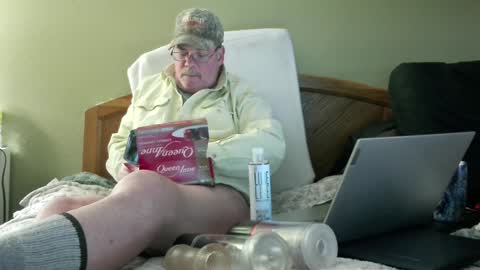 Eyeswideshut63 online show from 22, 12, 2024