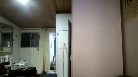 Snapshot of ezlngirl chatting on 1, 7, 2026 Aimee online show from 1, 7, 2026