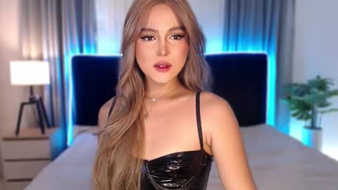 Snapshot of fallfromabove chatting on 30, 11, 2025 Belly Conklin online show from 30, 11, 2025