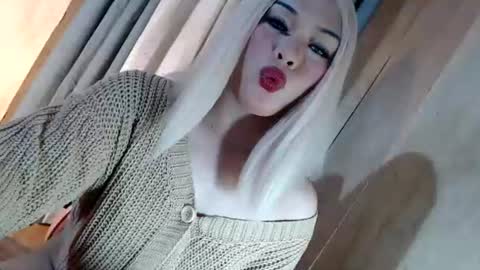 DANIELLA - DONT FORGET TO GIVE ME A THUMBSU UP online show from 14, 6, 2026