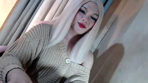 DANIELLA - DONT FORGET TO GIVE ME A THUMBSU UP online show from 25, 6, 2026