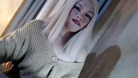 DANIELLA - DONT FORGET TO GIVE ME A THUMBSU UP online show from 26, 6, 2026