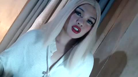 DANIELLA - DONT FORGET TO GIVE ME A THUMBSU UP online show from 4, 7, 2026