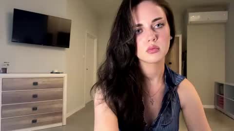 Snapshot of farrahburde chatting on 23, 6, 2026 Mia online show from 23, 6, 2026