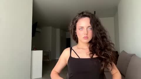 Snapshot of farrahburde chatting on 29, 6, 2026 Mia online show from 29, 6, 2026