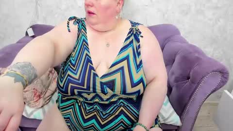 Snapshot of fashiona chatting on 7, 1, 2025 fashiona online show from 7, 1, 2025