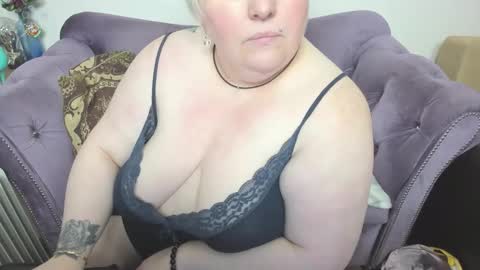 fashiona online show from 4, 12, 2025