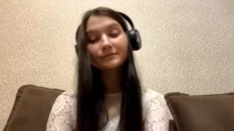 Aurora 18yo online show from 31, 10, 2025