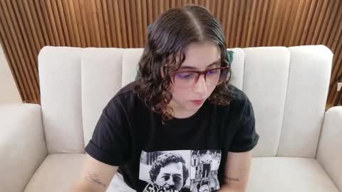 Snapshot of feelina_firesoul chatting on 6, 2, 2026 Feelena online show from 6, 2, 2026