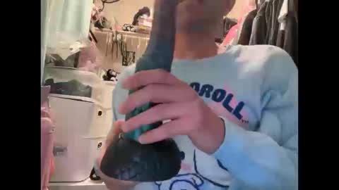 Snapshot of femboy_fangs chatting on 13, 10, 2025 femboyfangs online show from 13, 10, 2025