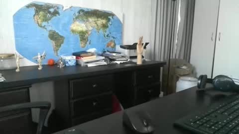 Snapshot of femdomsubby chatting on 4, 12, 2024 femdomsubby online show from 4, 12, 2024