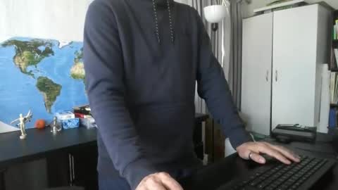 Snapshot of femdomsubby chatting on 4, 12, 2024 femdomsubby online show from 4, 12, 2024