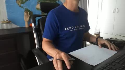 Snapshot of femdomsubby chatting on 9, 1, 2025 femdomsubby online show from 9, 1, 2025