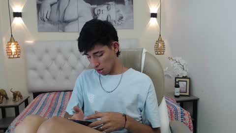 FER PHOENIX online show from 4, 2, 2025