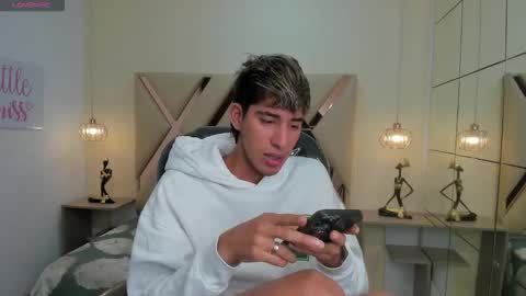 FER PHOENIX online show from 14, 12, 2025