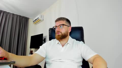 FindomGuyXXX online show from 5, 4, 2026