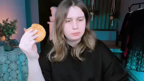 fiora online show from 28, 2, 2025