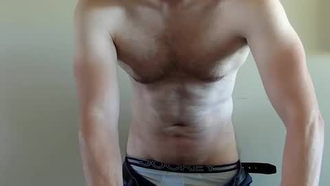 Snapshot of fithubby80 chatting on 8, 10, 2025 fithubby80 online show from 8, 10, 2025