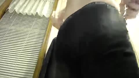 Snapshot of fitshow75 chatting on 26, 1, 2025 Links in Bio below online show from 26, 1, 2025