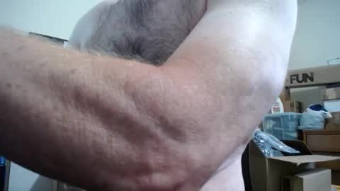 Snapshot of fitshow75 chatting on 17, 9, 2025 Links in Bio below online show from 17, 9, 2025