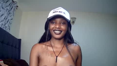 Snapshot of flirtyy_sheery chatting on 5, 1, 2025 sheery online show from 5, 1, 2025