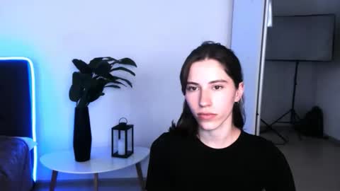 flora_54 online show from 11, 6, 2026