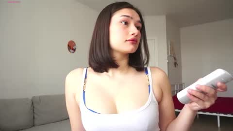 Snapshot of floralmuse chatting on 29, 6, 2026 Viola online show from 29, 6, 2026