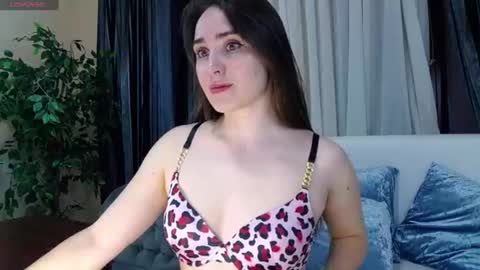 Snapshot of flouvet chatting on 14, 6, 2026 Flouvet online show from 14, 6, 2026