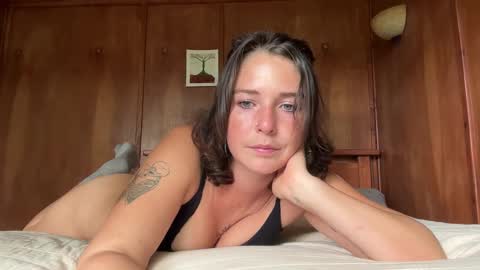 Flowergirl online show from 27, 10, 2025